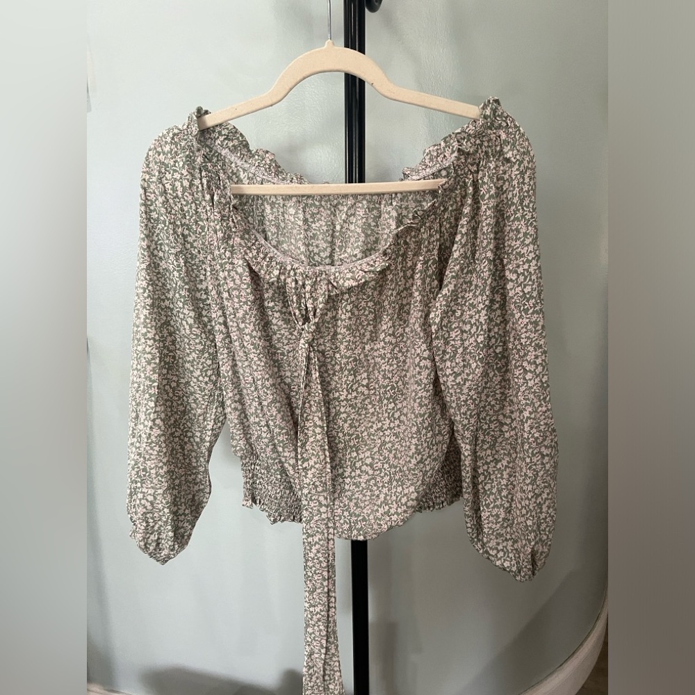 Women’s Junior’s Off the Shoulder Crop Top green floral size L super cute